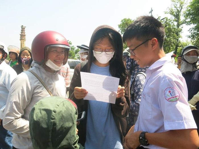  Phấn khởi khi hoàn thành tốt bài thi