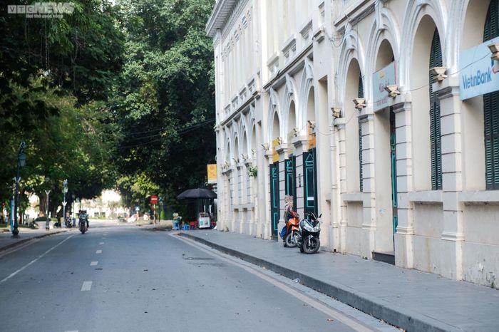  Nhiệt độ mặt đường giữa trưa đến 15h có lúc lên đến hơn 38 độ C. 