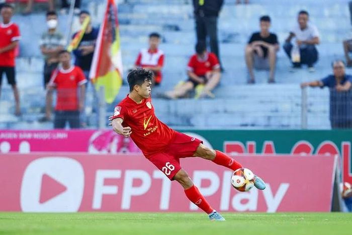 Phong độ của Văn Đức trong màu áo Hồng Lĩnh Hà Tĩnh giúp cầu thủ này lọt vào mắt xanh của HLV Troussier. Ảnh: VPF