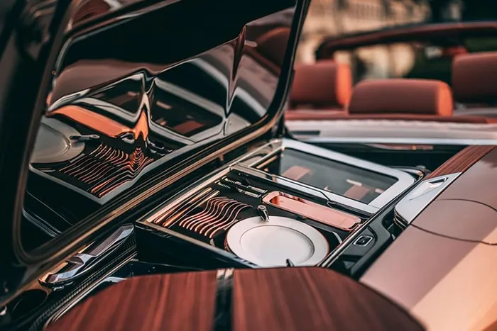 Xe VIP của Rolls-Royce Coachbuild "thửa riêng" có giá tới 650 tỷ đồng?