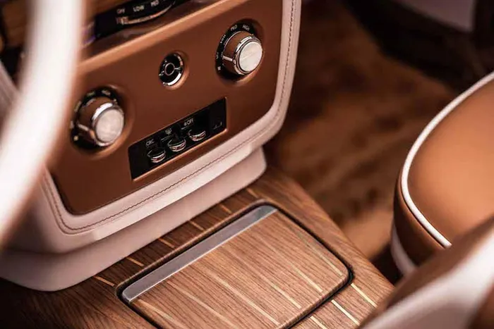 Xe VIP của Rolls-Royce Coachbuild "thửa riêng" có giá tới 650 tỷ đồng?