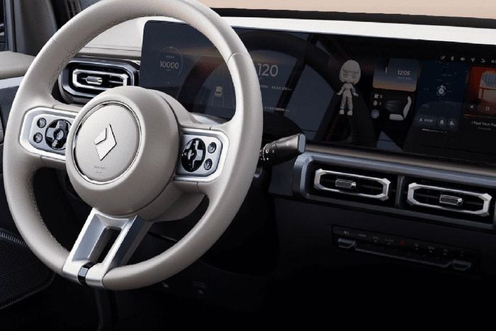 Không gian nội thất Baojun Yep được thiết kế khá đơn giản nhưng hiện đại, với điểm nhấn là cặp màn hình 10,25 inch chứa bảng đồng hồ lái và hệ thống thông tin giải trí. Bên cạnh đó, xe còn được trang bị camera 360 độ. Không gian hành lý của mẫu mini-SUV này có thể lên tới 715 lít khi gập hàng ghế sau.