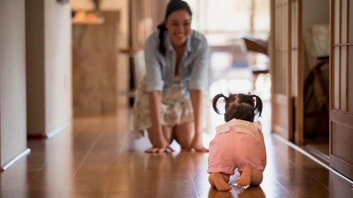 Các bậc cha mẹ nên quan tâm, nhưng không cần lo lắng về việc trẻ chậm đạt các cột mốc phát triển. Ảnh: Getty Images