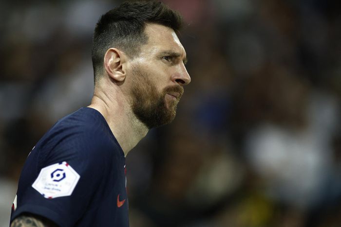 Messi rời PSG giữa những tiếng huýt sáo