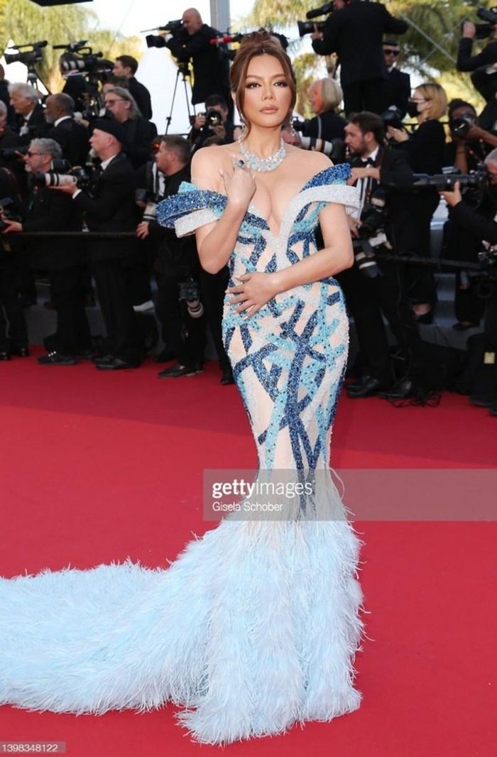 50 tỷ là con số dành cho những bộ đầm lộng lẫy mà Lý Nhã Kỳ mang tới Cannes 2022. 