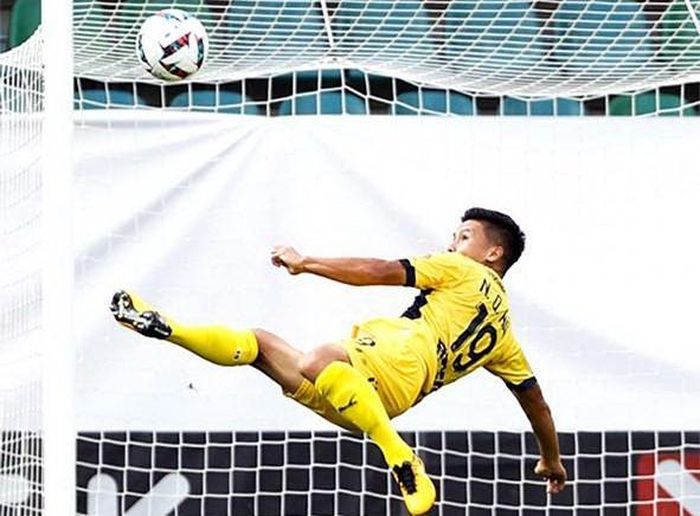 Quang Hải chia tay Pau FC.