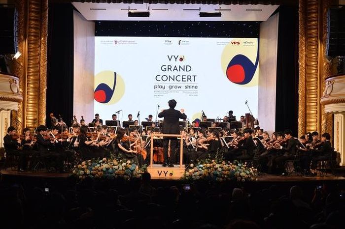 Dàn nhạc biểu diễn tại sân khấu Nhà hát lớn và không gian ngoài trời năm 2022