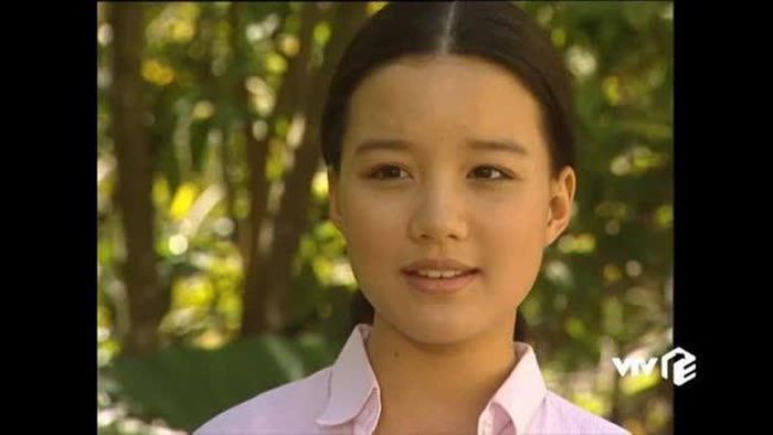 Có thể nhiều người chưa biết nhưng Minh Trang năm 14 tuổi còn góp mặt trong bộ phim nổi tiếng "Phía trước là bầu trời", trong vai em gái nhỏ của Thương