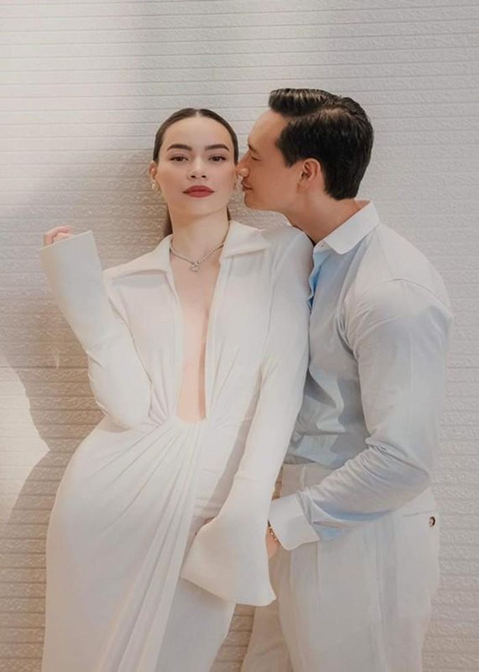 Dù hạnh phúc bên Kim Lý, Hà Hồ không ít lần chia sẻ chuyện sợ hôn nhân. Năm 2018, nữ ca sĩ cho biết, cô là một phụ nữ từng đổ vỡ và luôn có tâm lý "chim sợ cành cong". Ảnh: FBNV.