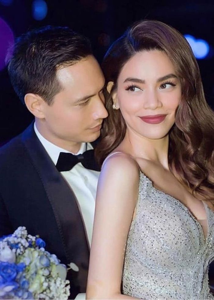 Còn Hà Hồ cho biết, cô thay đổi tính kiêu ngạo, bất cần trong tình cảm. Theo nữ ca sĩ, mỗi lần gây gổ, Kim Lý chờ đợi cơn giận của cô qua đi. Kim Lý giúp Hồ Ngọc Hà nhận ra khi yêu, không nên thách đố, làm khó nhau.
