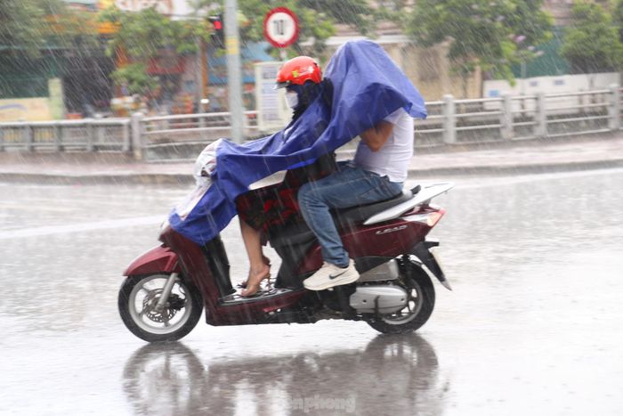 Cơn mưa lớn khiến nhiều người “không kịp trở tay”.