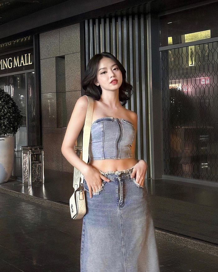 Không chỉ có vòng eo thon, vòng 3 với chỉ số ấn tượng 94 cm cũng giúp Hoa hậu Thanh Thủy nổi bật khi diện những trang phục cut-out. 