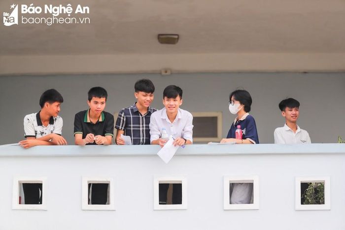 Các học sinh người dân tộc thiểu số xuống thành phố Vinh dự thi lớp 10 đều mang theo hoài bão của bản thân, gia đình và thầy cô, nhà trường. Ảnh: Đức Anh