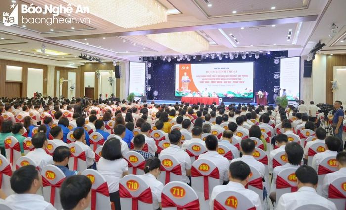 Toàn cảnh hội nghị đối thoại giữa Thường trực Tỉnh ủy Nghệ An với lãnh đạo quản lý cấp phòng và chuyên viên trong Khối Các cơ quan tỉnh. Ảnh tư liệu: Thành Cường