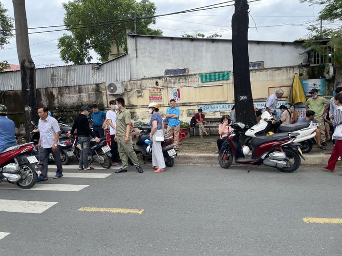Tại khu vực thi giao thông thông thoáng, luôn có lực lượng dân phòng địa phương và công an hỗ trợ.
