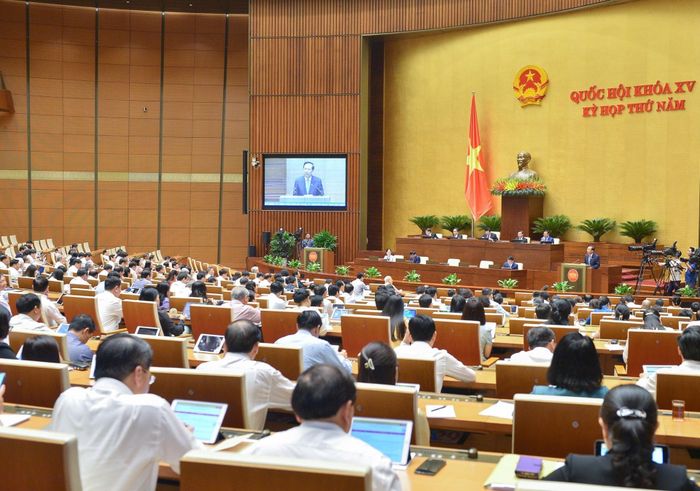 Bộ trưởng Bộ Lao động - Thương binh và Xã hội Đào Ngọc Dung là người đầu tiên trả lời chất vấn tại Kỳ họp thứ 5 Quốc hội khóa XV.