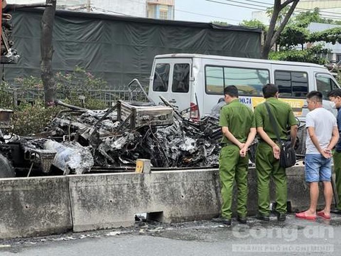 Công an có mặt điều tra nguyên nhân.