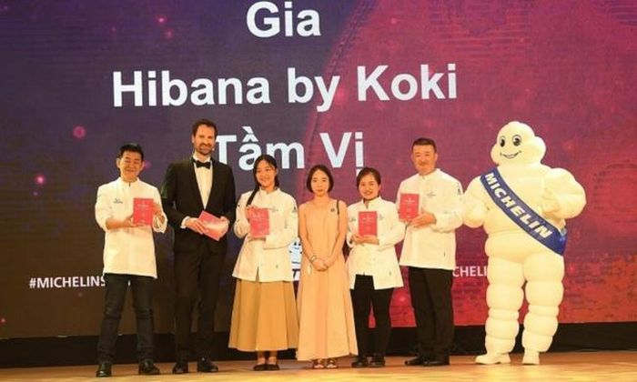 Đại diện các nhà hàng Anan Saigon, Hibana by Koki, Gia và Tâm Vị nhận sao Michelin tại buổi lễ ở Hà Nội ngày 6/6/2023