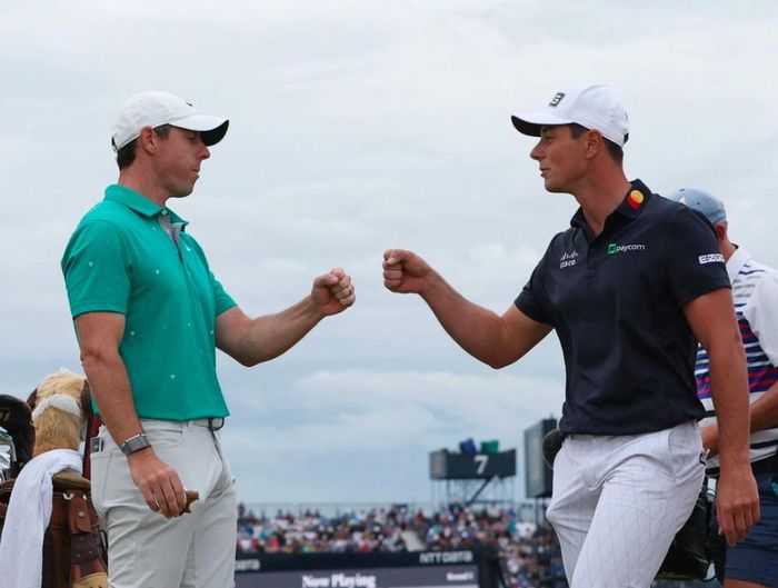  Rory McIlroy (trái) cũng có giải đấu khá hay. Ảnh: Getty 
