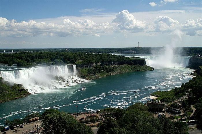 5. Niagara.Thác nước nằm trên sông Niagara tại Bắc Mỹ, ở đường biên giới của Mỹ và Canada. Thác Niagra nổi tiếng vì vẻ đẹp và nguồn giá trị cho thủy điện lớn. Đây là địa điểm du lịch nổi tiếng một thế kỷ qua.