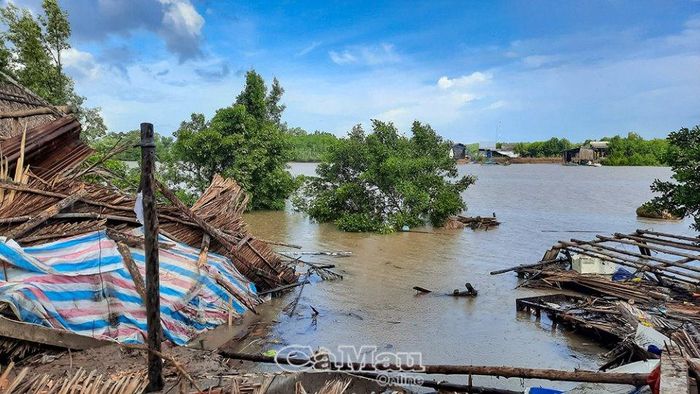 Sạt lở đất ven sông, ven biển vào mùa mưa diễn biến khó lường