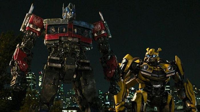 Optimus Prime và Bumblebee (phải) là 2 nhân vật được nhiều người hâm mộ yêu thích