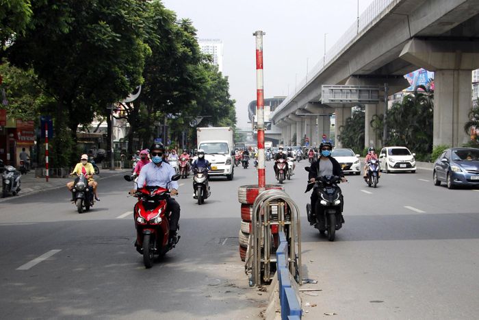 Sau gần một năm triển khai, hệ thống dải phân cách có dấu hiệu xuống cấp, trong khi hiệu quả chưa đạt như mong muốn.