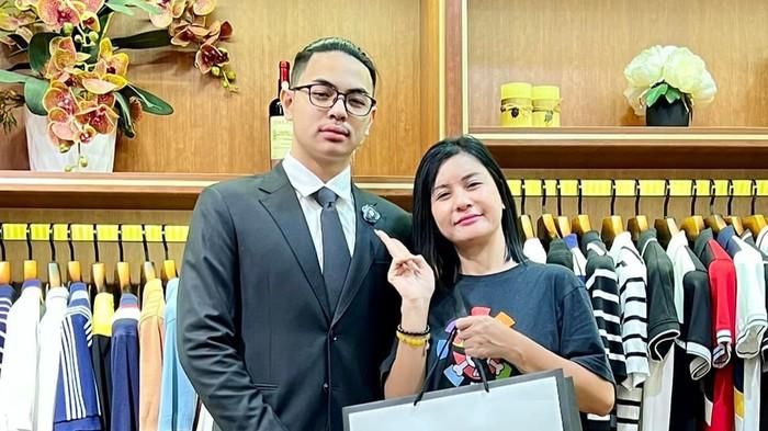 Cát Phượng cho hay con trai cô ủng hộ chuyện tình cảm của mẹ.
