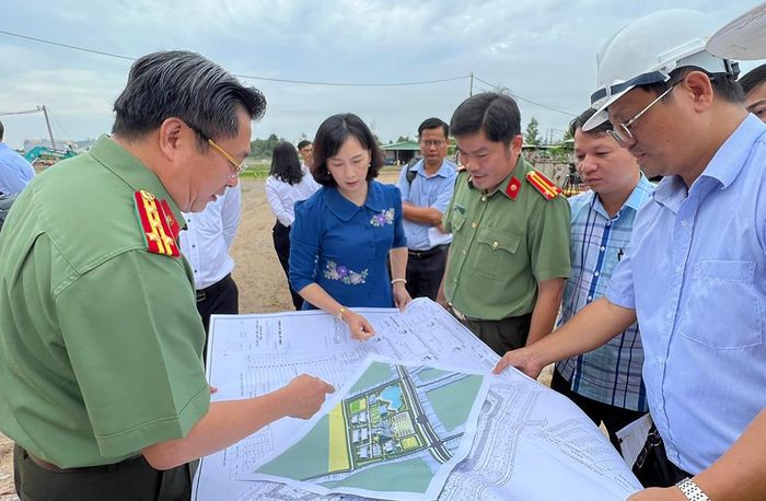 Đoàn công tác kiểm tra thực tế 2 công trình