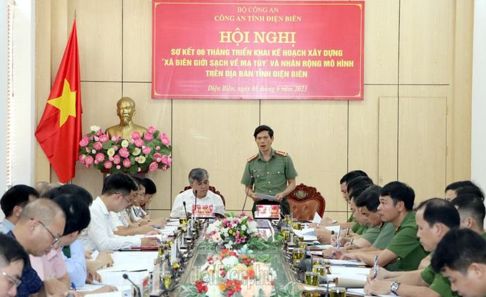 Đại tá Ngô Thanh Bình, Ủy viên BTV Tỉnh ủy, Giám đốc Công an tỉnh phát biểu tại hội nghị.