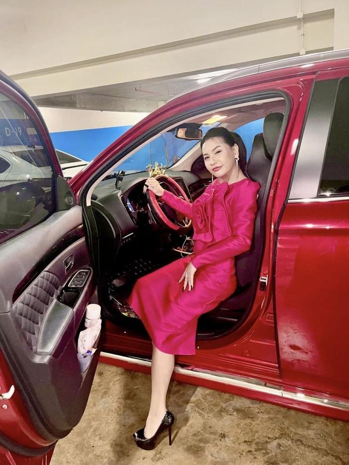 Thời gian qua, Cát Phượng dành nhiều thời gian hơn để chăm sóc bản thân. Trên trang cá nhân, nữ diễn viên thể hiện nhiều suy nghĩ tích cực, thường xuyên khoe ảnh làm đẹp với thần sắc rạng rỡ.