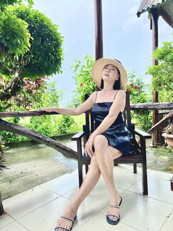 Khi bị khán giả chê già, nữ diễn viên thanh minh không bao giờ chụp app và chỉnh sửa khi chụp hình. Cô cũng khẳng định nếu da ở tuổi ngoài 50 không có nếp nhăn thì chỉ có thể là đi thẩm mỹ.