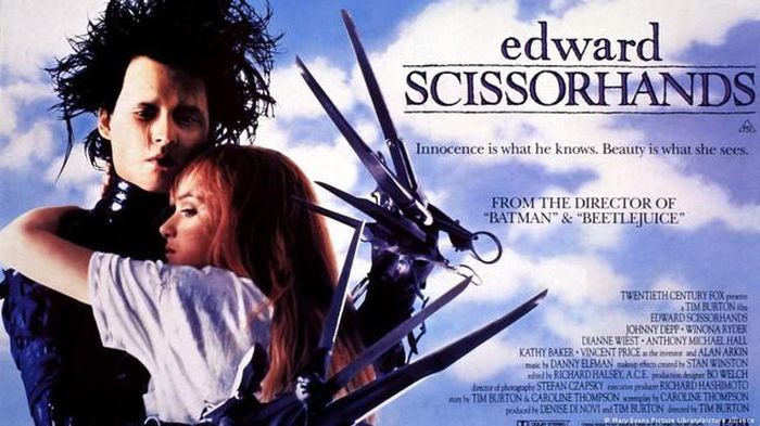 "Edward Scissorhands" đã giúp Depp ngày càng nổi tiếng với tư cách là một siêu sao Hollywood