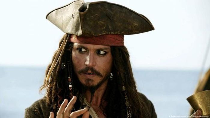 Depp trong vai diễn nổi tiếng nhất của anh - Thuyền trưởng Jack Sparrow