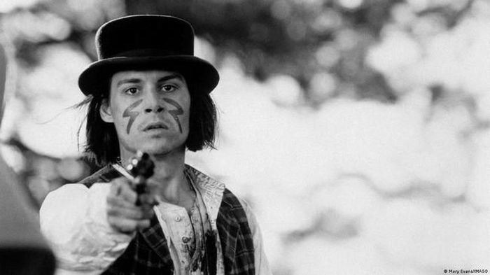 Johnny Depp vai William Blake trong "Dead Man" của đạo diễn Jim Jarmusch