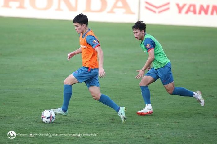 Tuyển thủ Việt Nam không xem trực tiếp trận Man City vs Inter Milan. ảnh VFF