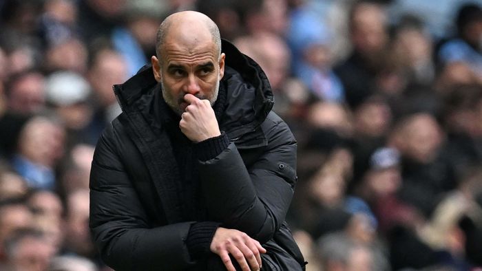 Pep bị cáo buộc là "suy nghĩ quá nhiều" khiến Man City thất bại. (Ảnh: Sky Sports)