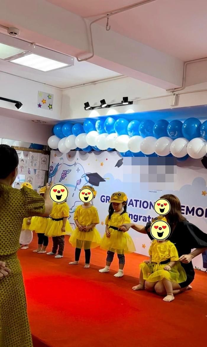 Sau đó, nhóc tỳ đã có thể tự tin trình diễn tiết mục thứ hai