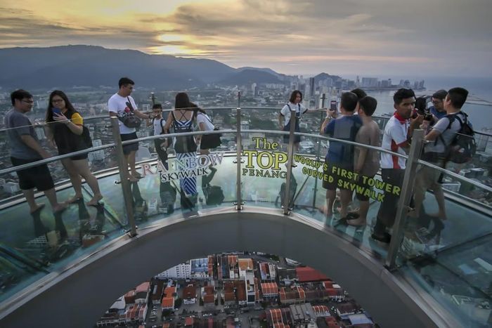 Khách du lịch tại đảo Penang, một trong những điểm đến du lịch nổi tiếng nhất của Malaysia. Ảnh: SCMP