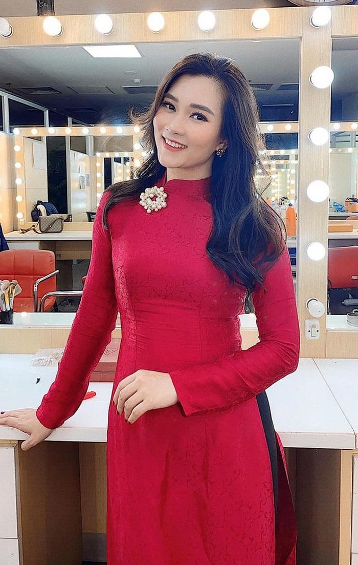 Nàng MC tươi tắn đằng sau hậu trường