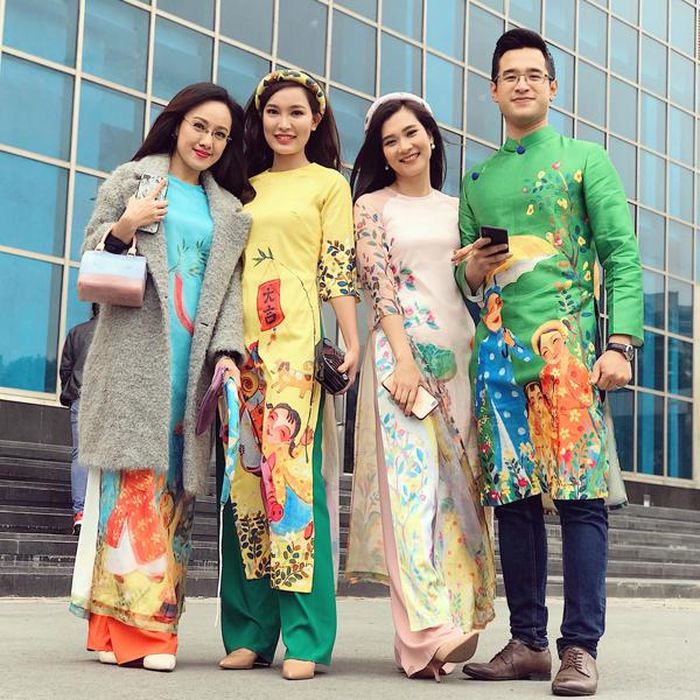 Khánh Trang cùng dàn MC nổi tiếng của đài VTV