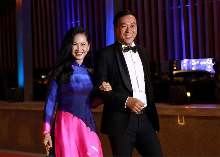 Thỉnh thoảng vợ chồng nghệ sĩ Lan Hương - Đỗ Kỷ cũng nhận lời dự sự kiện hoặc tham gia các buổi gặp gỡ thân thiết.