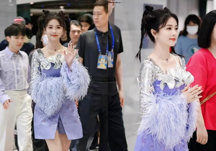 Bạch Lộc xinh xắn sáng ngời ngay khi lộ diện, nhưng tạo hình của cô không được đánh giá cao vì trang phục bị chê là quá diêm dúa với nhiều chi tiết thừa thãi. Nhiều fan xứ chùa vàng cho rằng nhan sắc của nữ diễn viên đáng lẽ có thể được nâng tầm nếu cô chọn trang phục đơn giản hơn như Angela Baby
