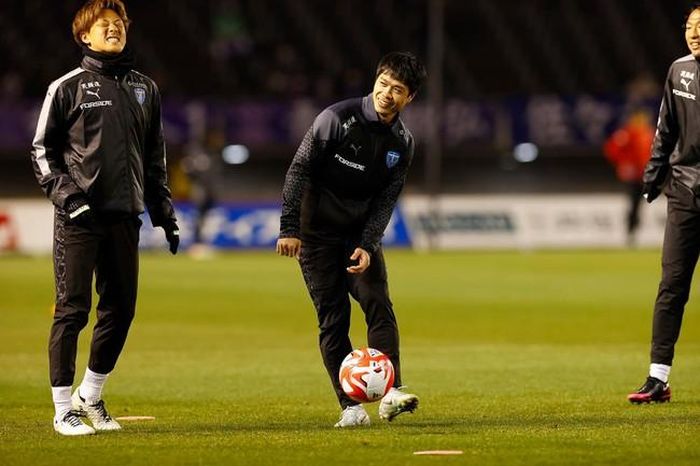 Công Phượng dự bị triền miên ở Yokohama FC