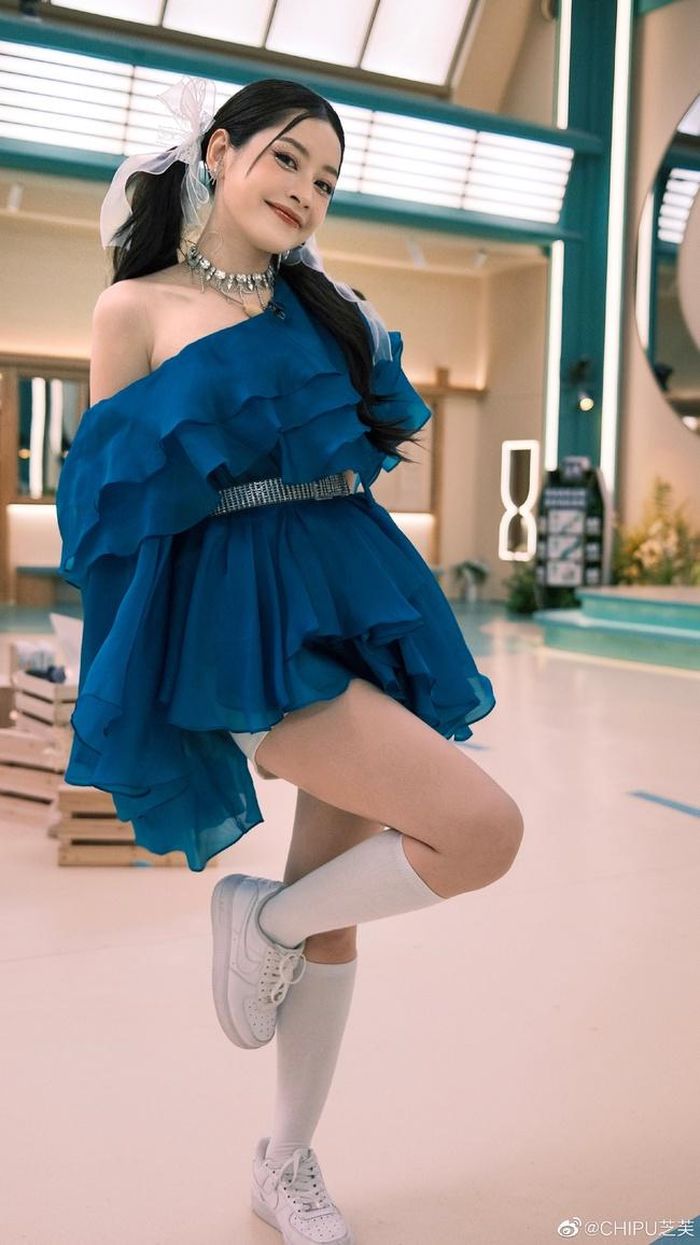Người đẹp từng tiết lộ bản thân đang cố gắng học tiếng Trung để không cần phải nhờ tới phiên dịch viên khi giao tiếp với các tỷ tỷ