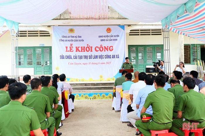 Cùng với trụ sở Công an xã Cẩm Minh, thời gian này, 9 trụ sở công an các xã: Cẩm Lạc, Cẩm Lộc, Cẩm Sơn, Cẩm Nhượng, Cẩm Mỹ, Cẩm Thạch, Cẩm Vịnh, Nam Phúc Thăng, Cẩm Quan cũng sẽ được sửa chữa, cải tạo.