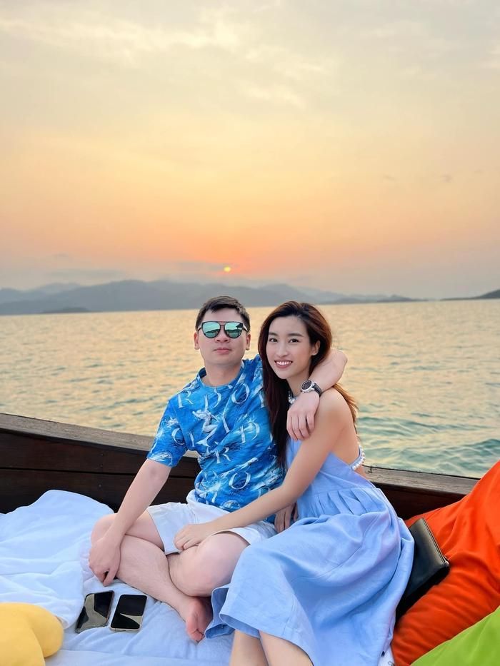 Sau khi kết hôn, Đỗ Mỹ Linh thường xuyên đồng hành cùng chồng tại các giải bóng đá và ít xuất hiện trong các sự kiện giải trí