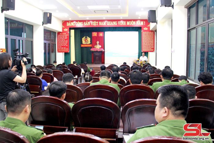 Toàn cảnh hội nghị.