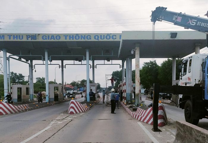 Đến sáng 12/6, việc tháo dỡ trạm thu phí BOT quốc lộ 1K cơ bản hoàn thành.