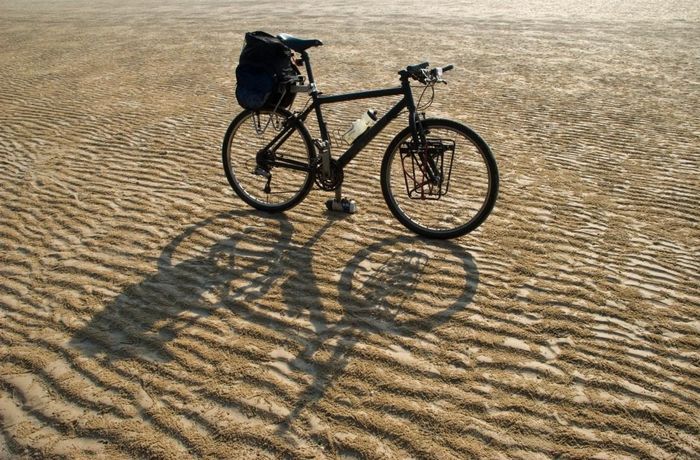  Kỷ lục thế giới về việc băng qua sa mạc Sahara bằng xe đạp được xác lập vào năm 2011 bởi một người Anh với thành tích 13 ngày 5 giờ. 
